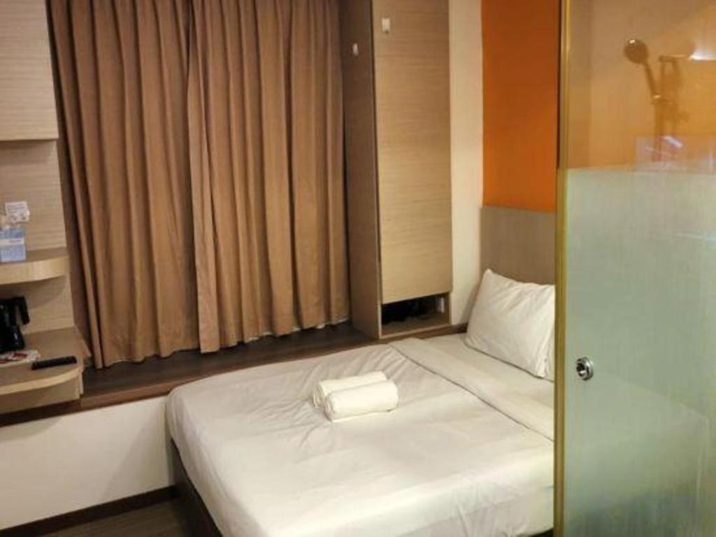 Reddoorz Premium @ Balestier Hotel Singapore Exterior photo